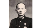 没等丧期结束就住进了蒋介石的侍卫长家中不
